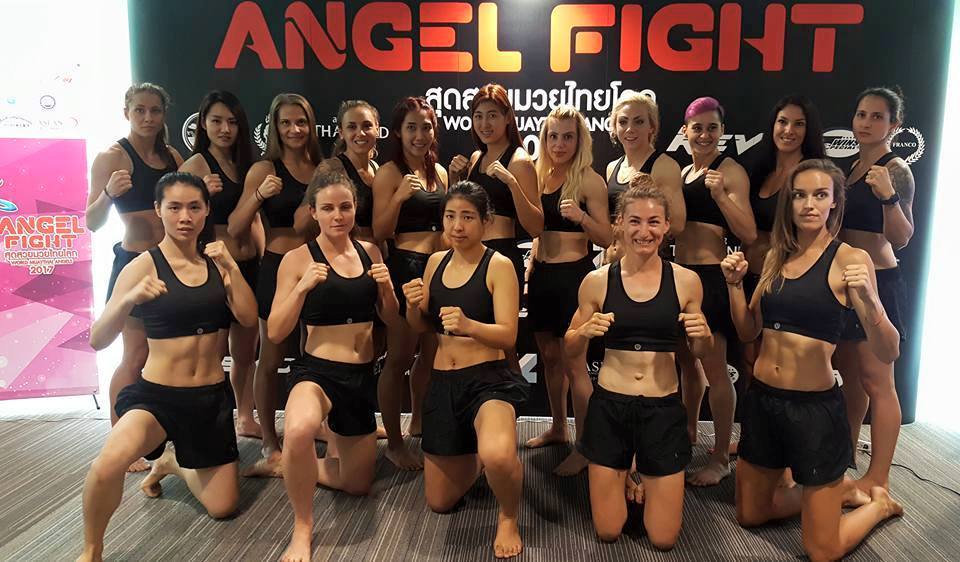 Mujeres aspirantes al torneo muay thai angels